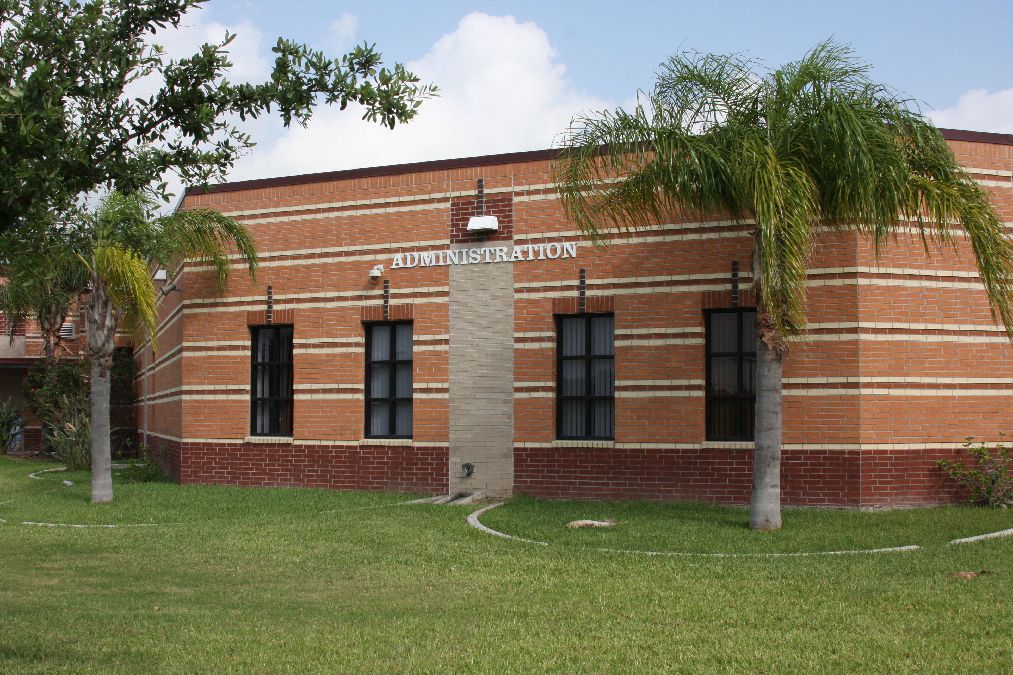 Texas Border School District Upgrades Security from Analog to IP with Milestone Video, slide 1