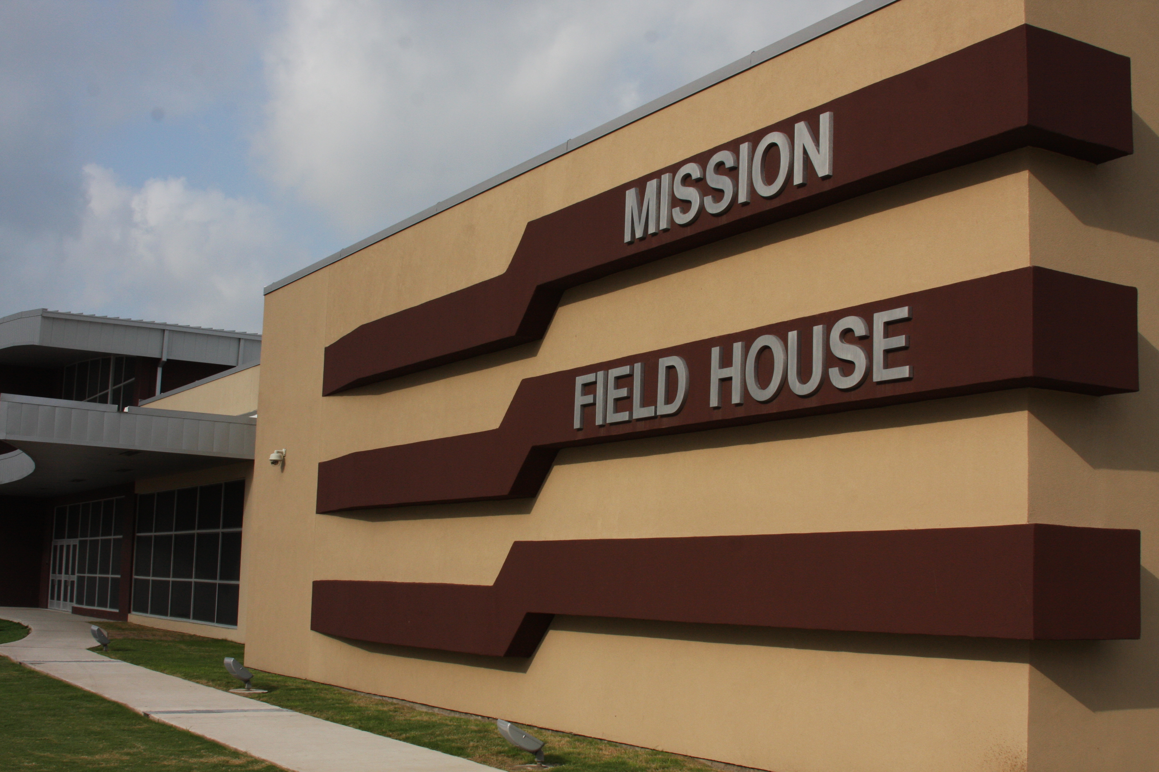 Texas Border School District Upgrades Security from Analog to IP with Milestone Video, slide 2