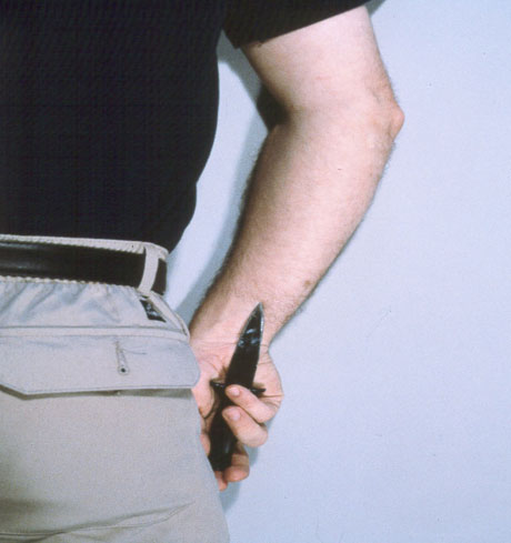 7 Signs a Weapon Is Being Concealed, slide 8