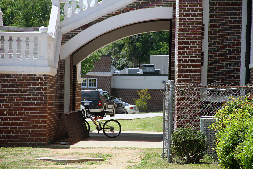 10 School Safety Dos and Don’ts Caught on Camera by Security Consultants, slide 8