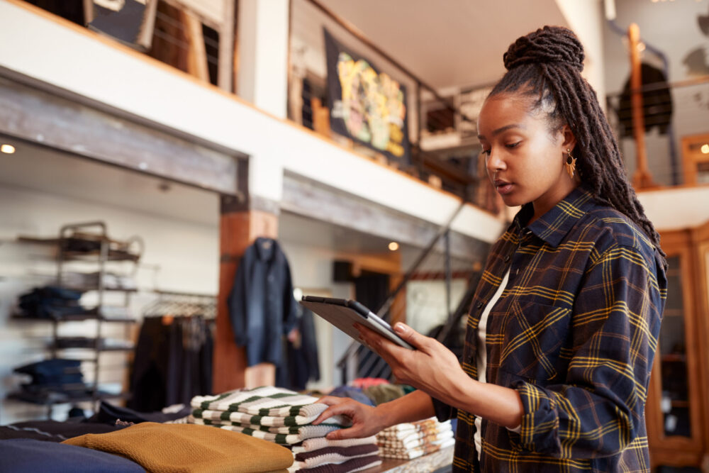 Biometrics Fight College Retail Fraud While Improving Store Operations, HID, Vita Vabbrizio, fingerprint recognition, facial recognition
